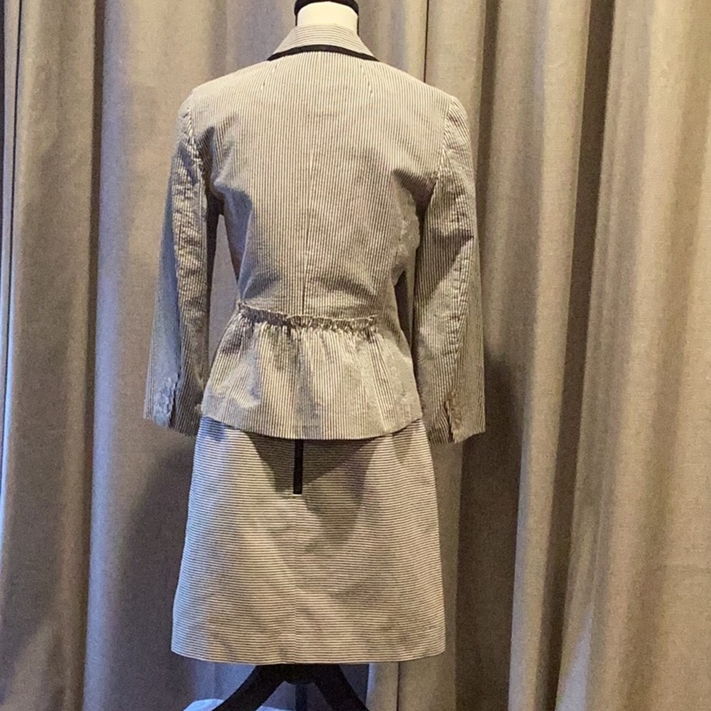 LOFT Seersucker Skirt Suit, blazer size 8, skirt size 6. - Picture 2 of 7